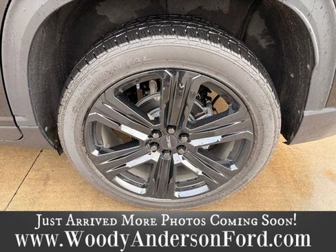Used 2024 GMC Acadia Elevation w/ Black Edition AWD/4WD image 7
