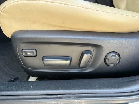 Used 2015 Toyota Avalon Limited image 27