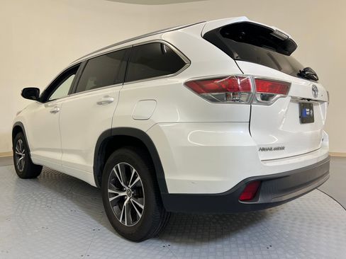 Used 2016 Toyota Highlander XLE image 3