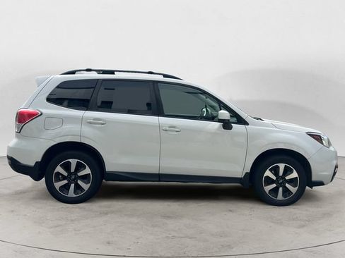 Used 2017 Subaru Forester 2.5i Premium AWD/4WD image 4