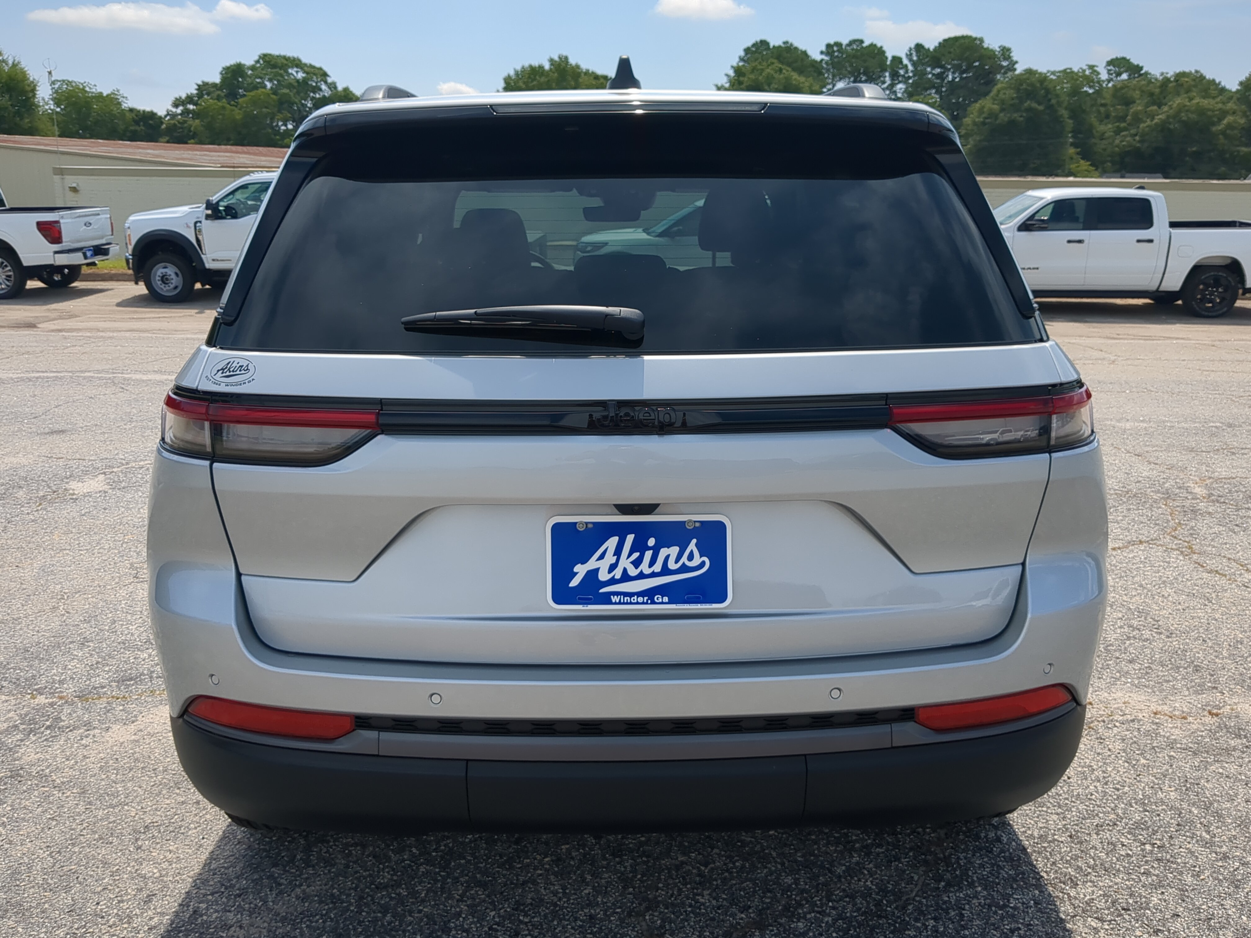 New 2026 Jeep Grand Cherokee Altitude RWD image 4