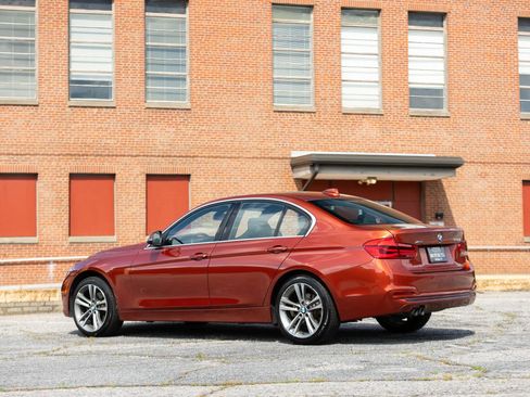 Used 2018 BMW 330i xDrive Sedan AWD/4WD image 10