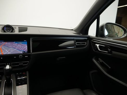 Certified 2023 Porsche Macan Turbo AWD/4WD image 31