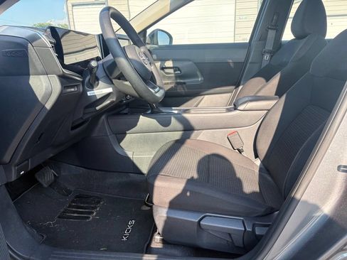 Used 2025 Nissan Kicks S FWD image 13