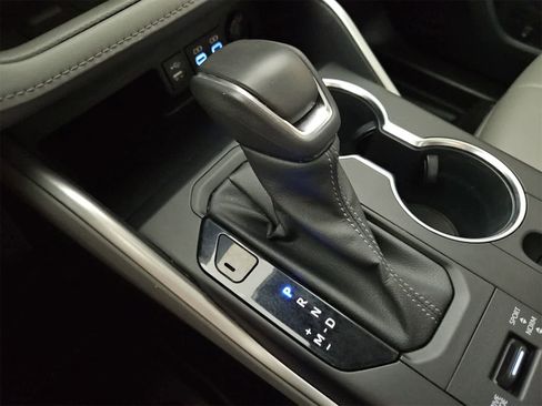 Used 2022 Toyota Highlander XLE image 34