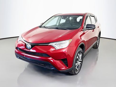Used 2018 Toyota RAV4 LE image 4