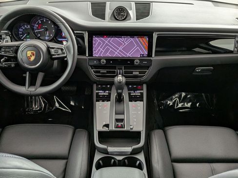 Certified 2025 Porsche Macan AWD/4WD image 19