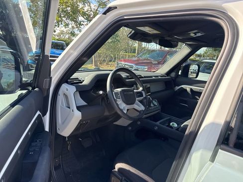 Used 2023 Land Rover Defender 110 image 8