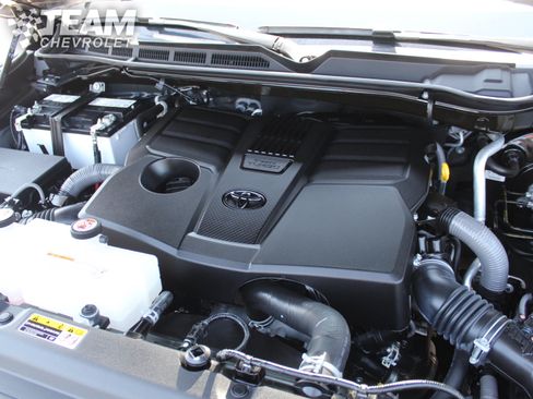 Used 2025 Toyota Tundra SR5 AWD/4WD image 31
