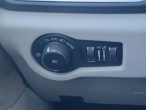 Certified 2023 Chrysler Pacifica Touring-L image 34