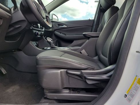 Used 2025 Buick Encore GX Preferred FWD image 19