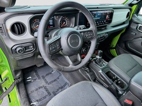 Used 2025 Jeep Wrangler Sport AWD/4WD image 10