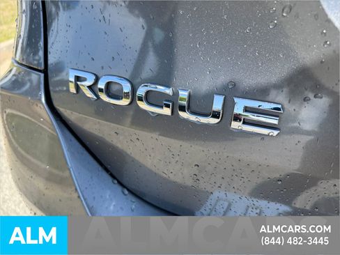 Used 2017 Nissan Rogue SV w/ SV Premium Package image 8