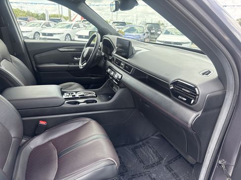 Certified 2025 Honda Pilot Black Edition image 19