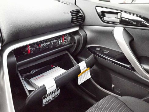 New 2024 Mitsubishi Eclipse Cross LE AWD/4WD image 17