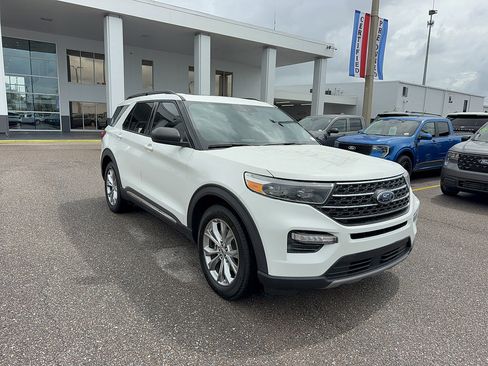 Certified 2024 Ford Explorer XLT w/ Equipment Group 202A RWD image 4