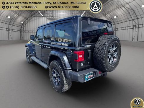 Used 2018 Jeep Wrangler Unlimited Sahara AWD/4WD image 5
