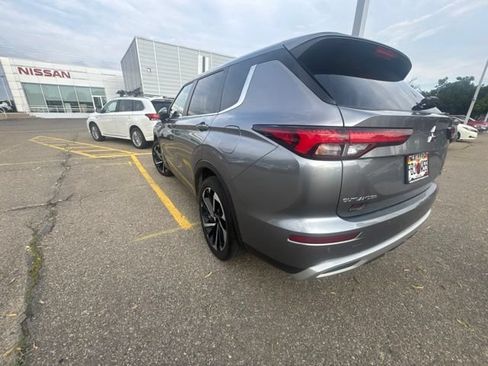 Used 2024 Mitsubishi Outlander 4WD Plug-In Hybrid image 5