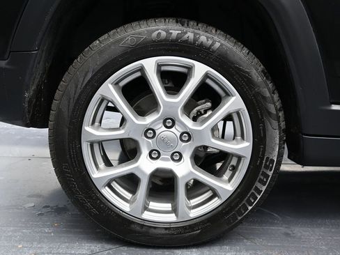 Used 2022 Jeep Compass Latitude w/ Sun and Sound Group image 14