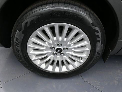 Used 2019 Lincoln Nautilus Premier image 34