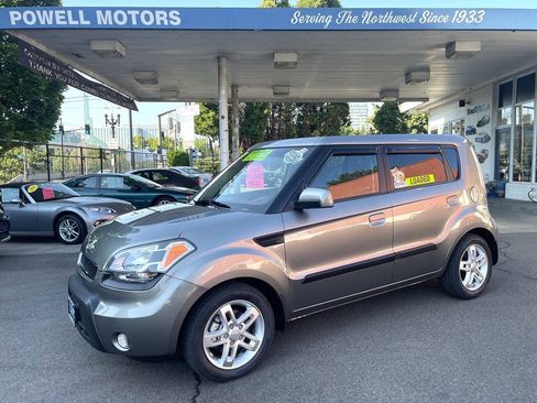Used 2010 Kia Soul + w/ Audio Pkg FWD image 26