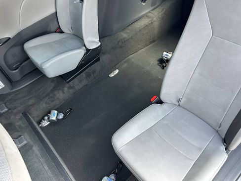 Used 2020 Toyota Sienna L FWD image 24