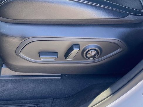 Used 2023 Jeep Grand Cherokee L Laredo RWD image 15