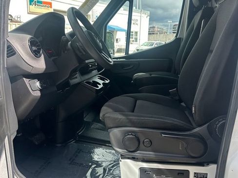 Used 2023 Mercedes-Benz Sprinter 2500 w/ Acoustic Package image 9