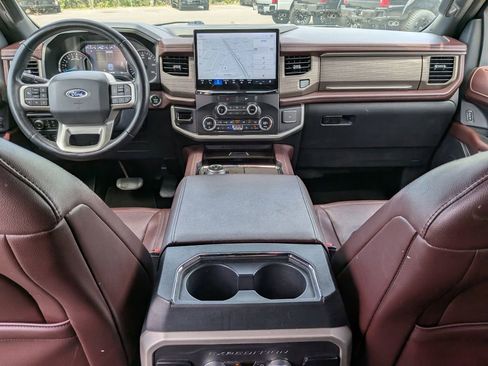 Used 2022 Ford Expedition Max Limited image 11