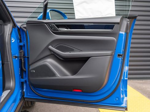 New 2026 Porsche Macan Electric RWD image 32
