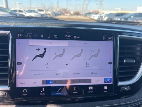 Used 2023 Chrysler Pacifica Touring-L image 8