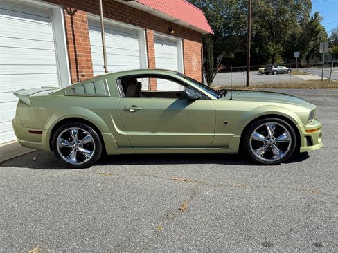 Used 2005 Ford Mustang GT Premium image 27