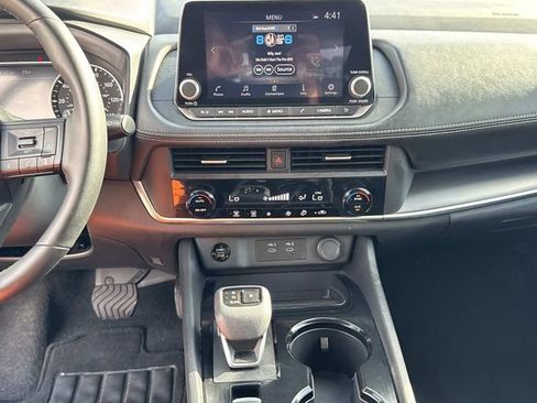 Used 2025 Nissan Rogue SV image 29