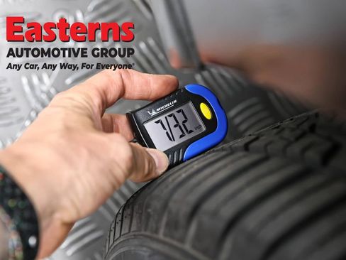 Used 2023 Hyundai Venue Limited FWD image 29