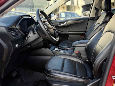 Used 2020 Ford Escape Titanium FWD image 19