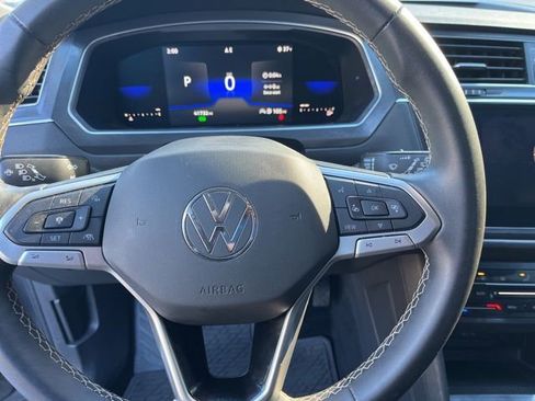 Used 2022 Volkswagen Tiguan SE w/ Panoramic Sunroof Package image 20