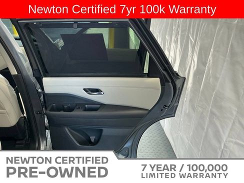 Used 2025 Nissan Pathfinder SL AWD/4WD image 43