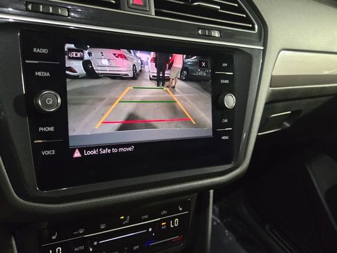 Certified 2024 Volkswagen Tiguan SE R-Line FWD image 21