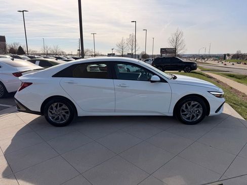 Used 2025 Hyundai Elantra Hybrid FWD image 6