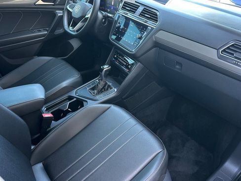 Used 2023 Volkswagen Tiguan SE FWD image 17