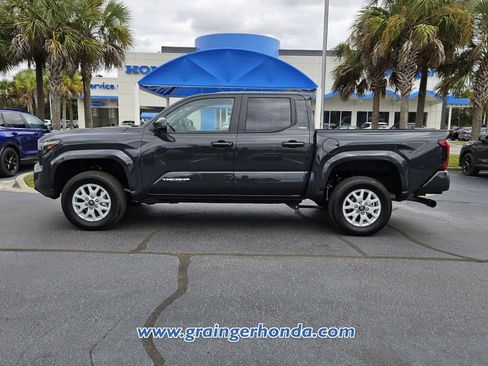 Used 2025 Toyota Tacoma SR5 image 2