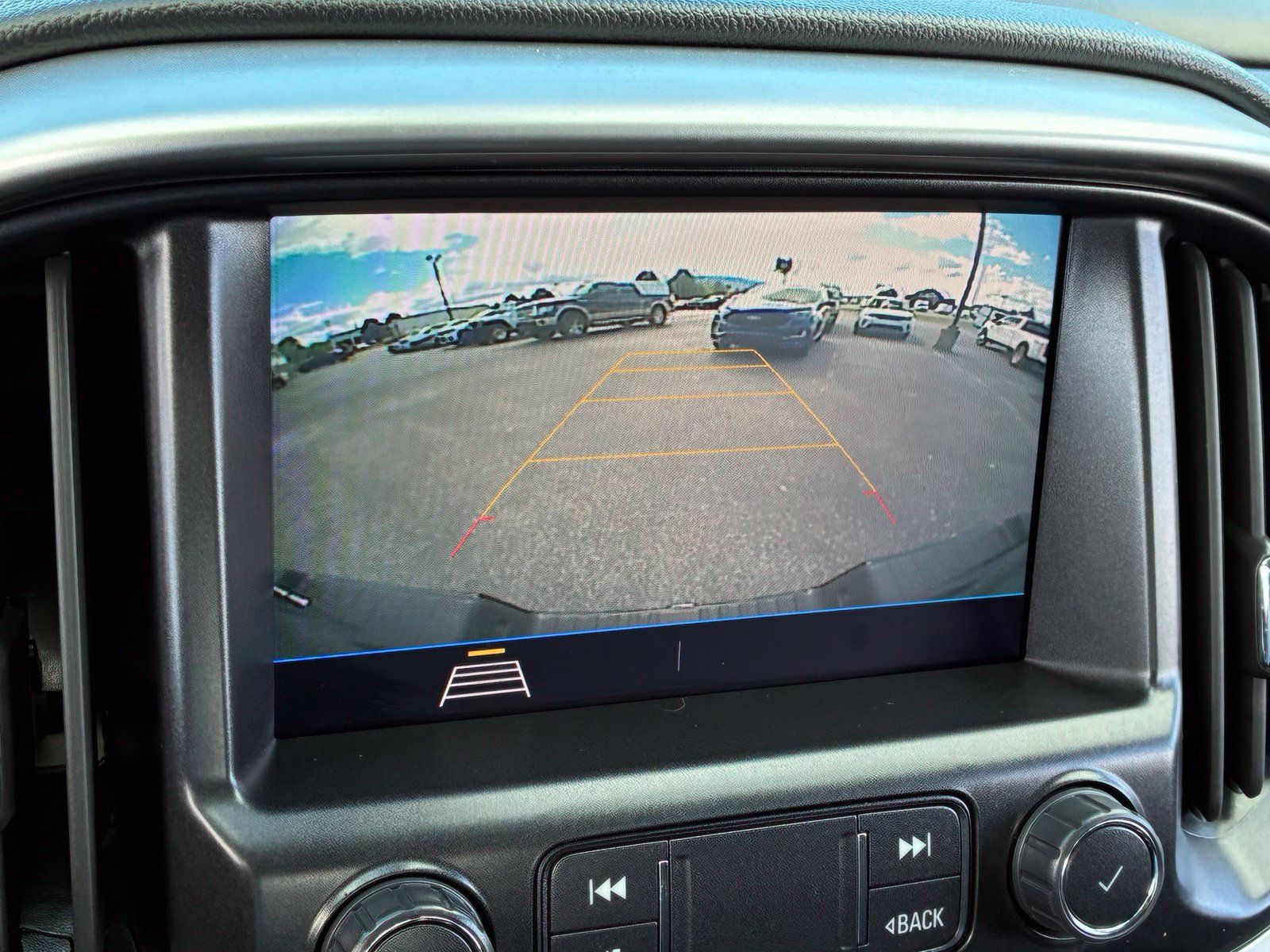 Used 2022 Chevrolet Colorado LT RWD image 21