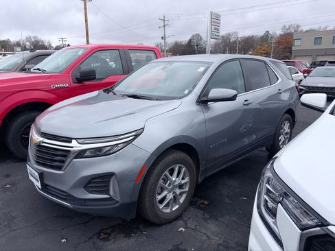 Used 2024 Chevrolet Equinox LT image 3