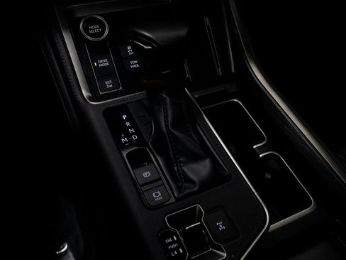 Used 2024 Lexus GX 550 w/ Accessory Package (Z1) image 12