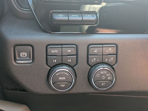 Used 2025 Chevrolet Silverado 2500 ZR2 w/ Technology Package AWD/4WD image 18