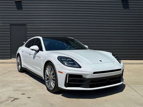 New 2025 Porsche Panamera 4 image 9