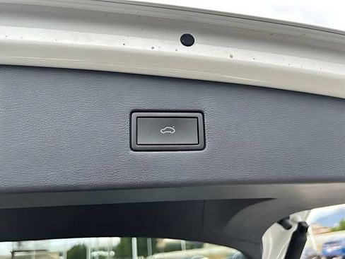 Used 2024 Volkswagen Tiguan SE AWD/4WD image 17