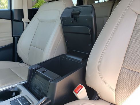 Used 2024 Ford Explorer Limited image 29