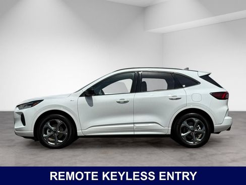 Used 2023 Ford Escape ST-Line w/ Tech Pack #1 AWD/4WD image 3