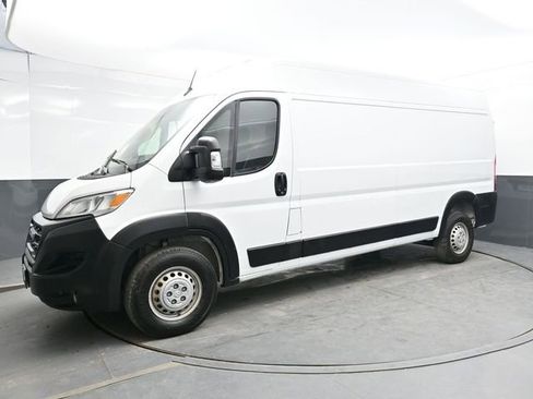 Used 2024 RAM ProMaster 2500 w/ Convenience Group FWD image 3